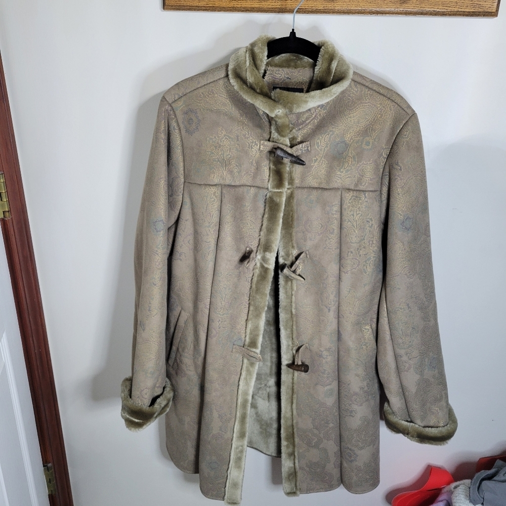 NWT Dennis Basso Tan Suede Feel Patterned Coat with Faux Fur Trim, Size M
